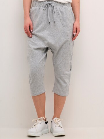 Loosefit Pantalon 'CR Beky' Cream en gris : devant