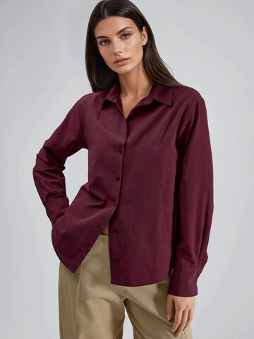 Busem Blouse in Red: front