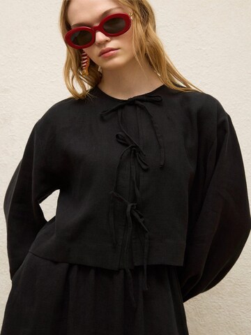 MANUKA Blouse in Zwart: voorkant