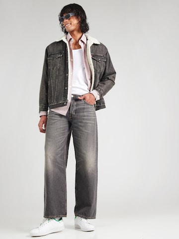 LEVI'S ® Демисезонная куртка в Серый