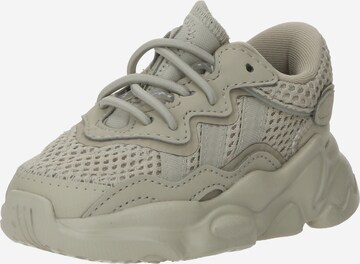 Sneaker 'OZWEEGO EL I' di ADIDAS ORIGINALS in grigio: frontale