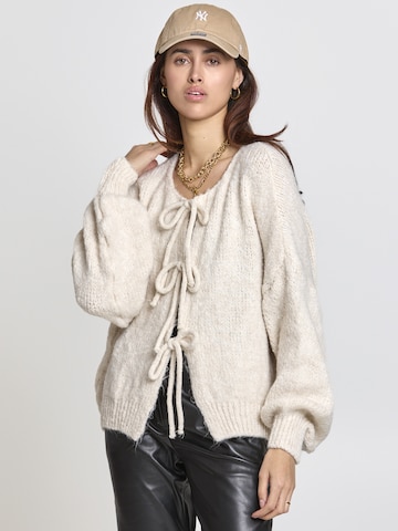 Lilavie Strickjacke ' Miaa ' in Beige: Vorderseite