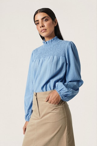 SOAKED IN LUXURY Blouse 'Amanza' in Blue: front