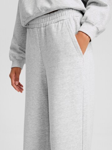 Wide Leg Pantalon Bershka en gris