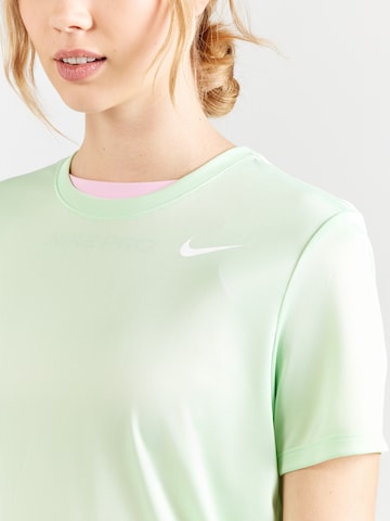 Tricou funcțional de la NIKE pe verde