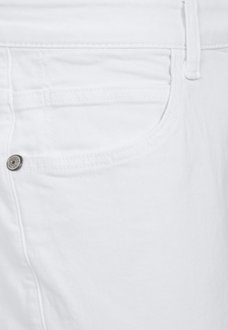 Redbridge Regular Chino Pants 'Rayleigh' in White