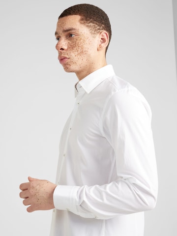 BOSS Slim fit Koszula 'HANK' w kolorze biały
