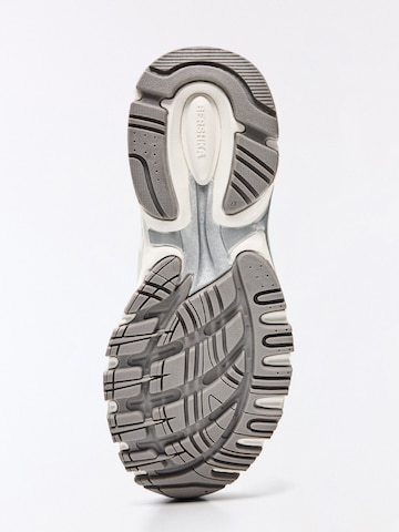 Baskets basses Bershka en blanc