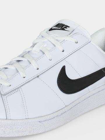 Sneaker 'CLASSIC' di Nike Sportswear in bianco