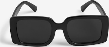 Lunettes de soleil 'PCKaren' PIECES en noir : devant