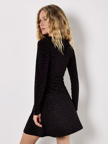 Apricot Dress ' ' in Black