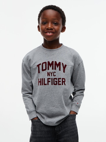 TOMMY HILFIGER Shirt 'BRAND LOVE' in Grijs: voorkant