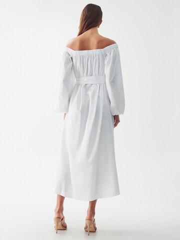 Willa - Vestido 'LEETONMIDIDRESS' en blanco: atrás