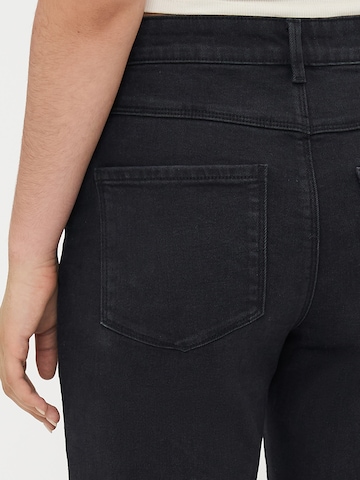 Only Petite Flared Jeans 'ONLHENNI' in Black