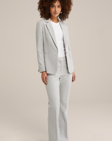 Flared Pantaloni con piega frontale di WE Fashion in grigio