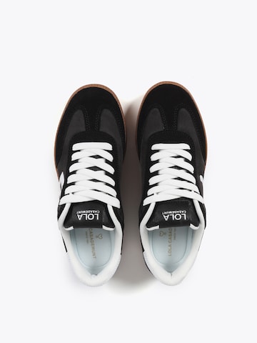 Sneaker bassa di Lola Casademunt in nero