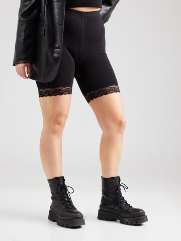 Skinny Leggings di Vero Moda Curve in nero: frontale