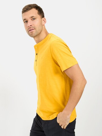 CAMEL ACTIVE Kurzarm Henley aus Organic Cotton in Gelb