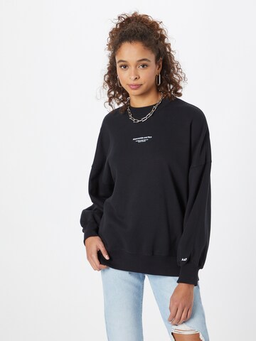 Abercrombie & Fitch Sweatshirt i sort: forside