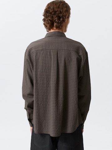 WEEKDAY - Ajuste confortable Camisa en marrón