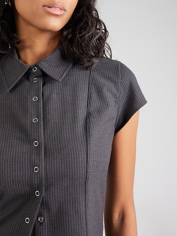 Chemisier 'Noah' WEEKDAY en gris