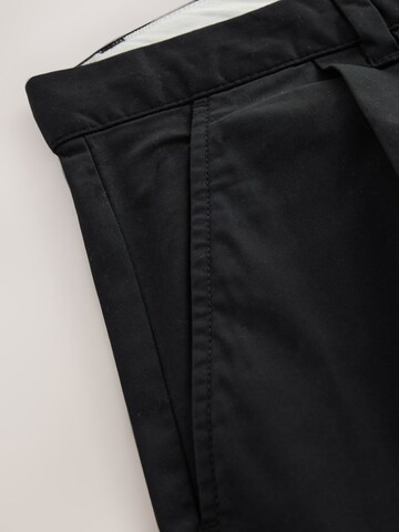 Next Loosefit Élére vasalt nadrágok - fekete