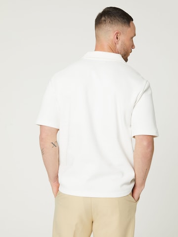 DAN FOX APPAREL Koszulka 'Curt' w kolorze biały