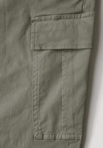 Street One MEN Loosefit Straight Leg Cargo Hose in Grün