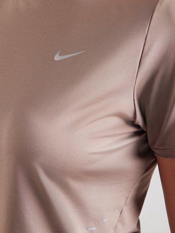 NIKE Функциональная футболка 'SWIFT' в Коричневый