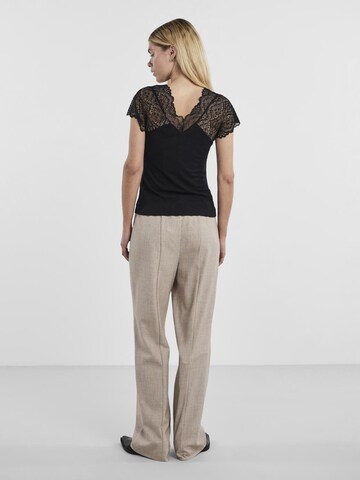 YAS T-Shirt 'YASRIBIS' in Schwarz