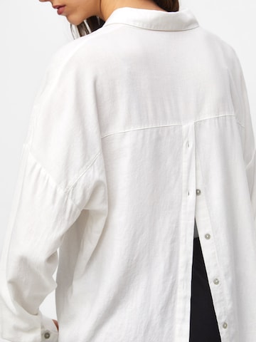 Pull&Bear Blouse in White