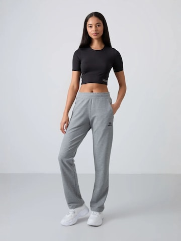 Tommy Life Regular Pants in Grey: front