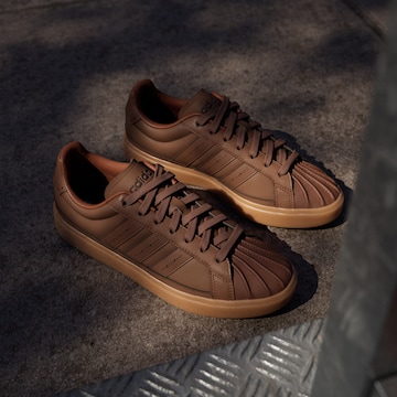 ADIDAS SPORTSWEAR - Sapatilha de desporto em castanho