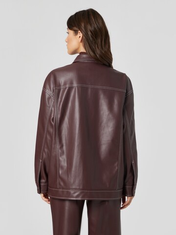 Veste mi-saison 'Suki' LENI KLUM x ABOUT YOU en marron