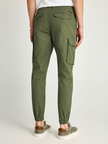 Tapered Pantaloni cu buzunare de la Funky Buddha pe verde