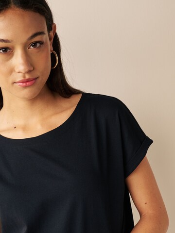 Tricou de la Next pe bej