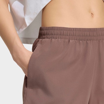 ADIDAS PERFORMANCE Loosefit Sportshorts in Braun