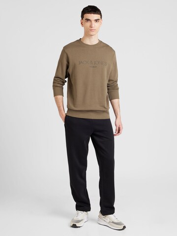JACK & JONES Sweatshirt 'JPRBLAJARED' in Braun