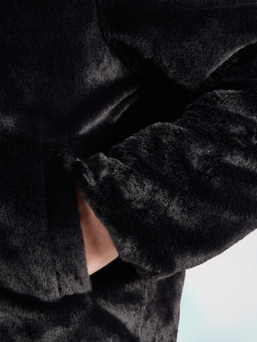 Giacca di mezza stagione 'CARMERLIT' di ONLY Carmakoma in nero