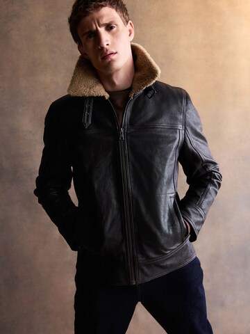 Next Jacke in Braun: Vorderseite