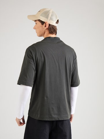 Tricou 'NBA' de la NEW ERA pe gri