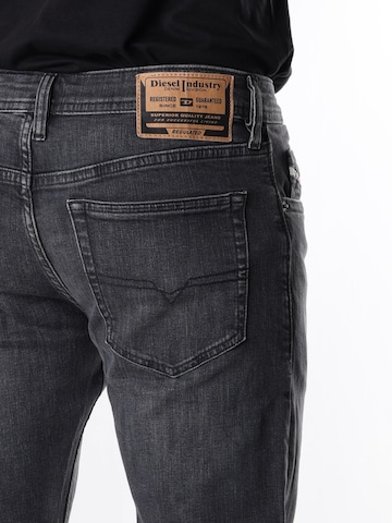 Tapered Jeans 'BUSTER-X' di DIESEL in grigio
