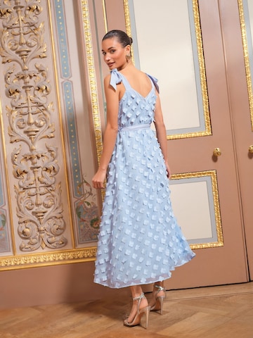 love & roses Dress in Blue