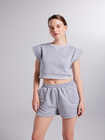 HOLLY LOLLY Loosefit Kalhoty – šedá