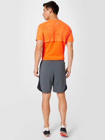 UNDER ARMOUR Regular Sportshorts 'Launch' in Grau