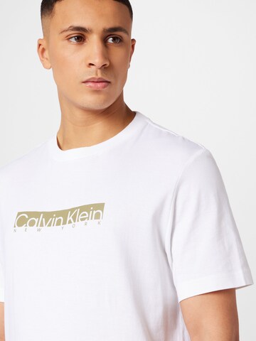 T-Shirt Calvin Klein en blanc