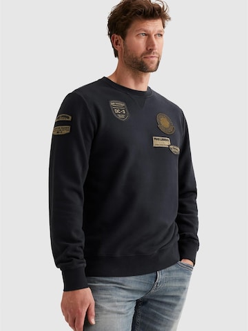 Felpa 'Sweatshirt with badges and garment-dye wash' di PME Legend in blu