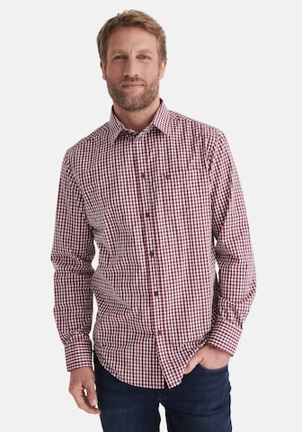 Coupe regular Chemise 'Hugh' Stooker Men en rouge : devant