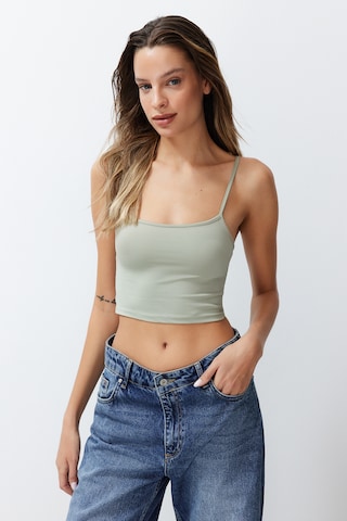 Trendyol Top in Green: front