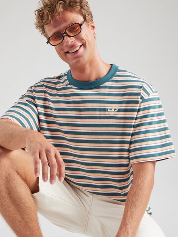 ADIDAS ORIGINALS - Camiseta en verde: frente